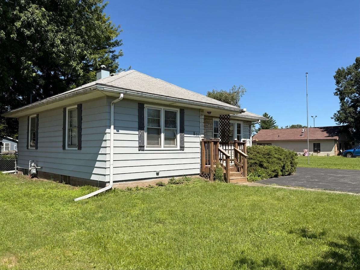 811 1st Street Colona, IL 61241 - Photo 4 of 48