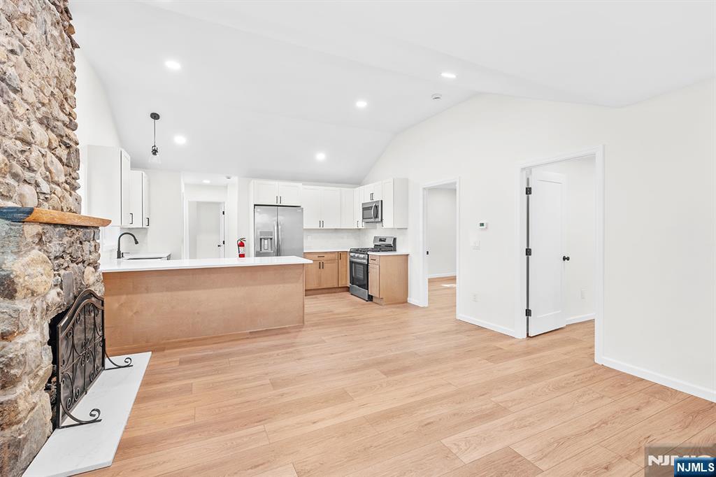 39 Old Road Ringwood, NJ 07456 - Photo 8 of 27