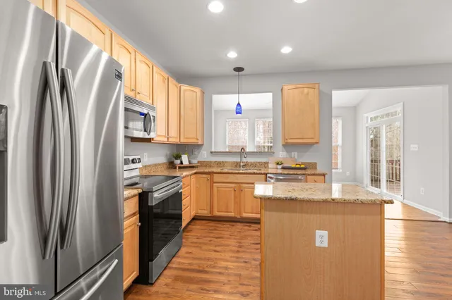 $539,900 | 6902 South Dewey Court, Fredericksburg, VA 22407