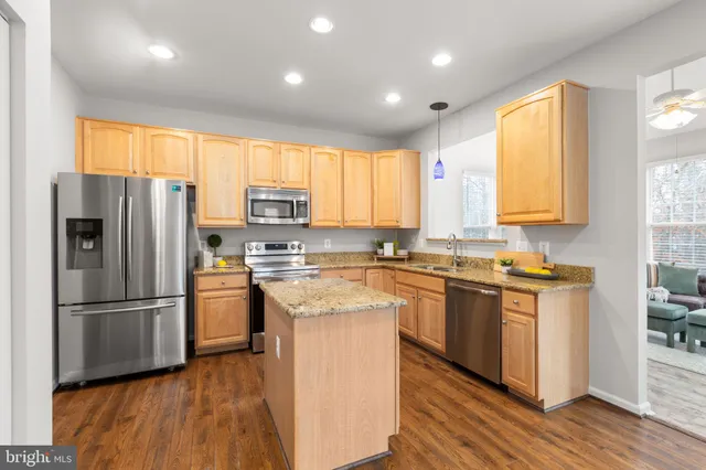 $539,900 | 6902 South Dewey Court, Fredericksburg, VA 22407