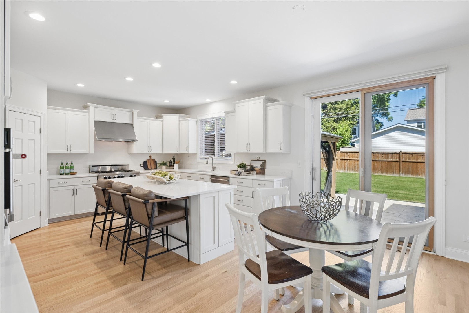 403 South Fairview Avenue Elmhurst, IL 60126 - Photo 8 of 34