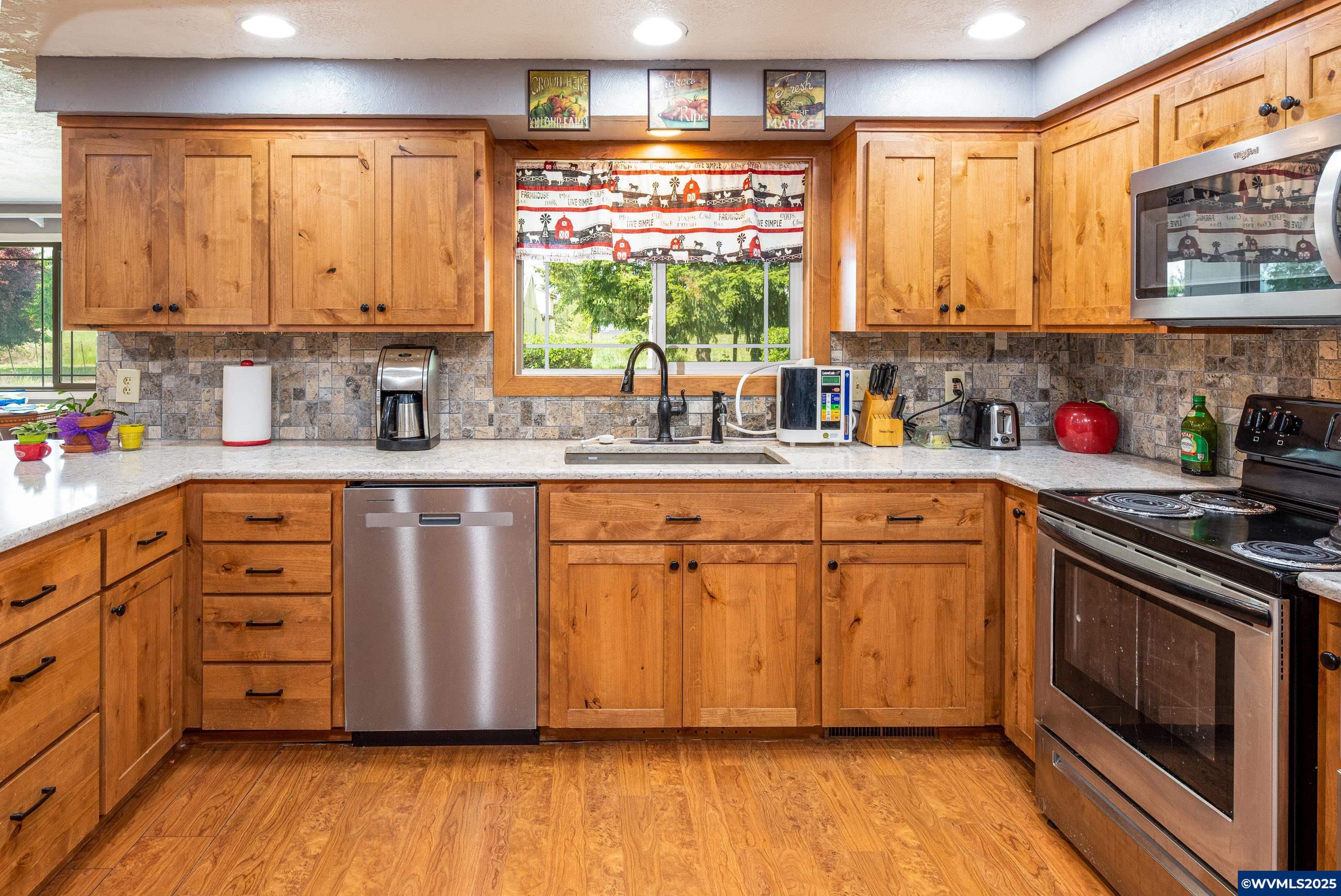 33510 Millview Way Lebanon, OR 97355 - Photo 10 of 36 Gallery Image 10