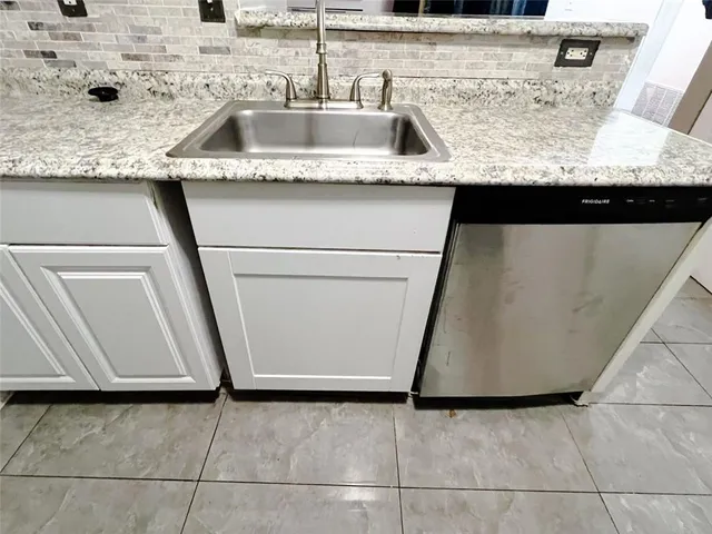 a close view of sink and tap