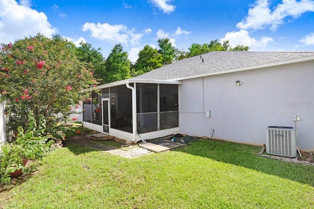 829 Innergary Place Valrico, FL 33594 - Photo 23 of 30 a view of backyard with a barn and a large cactus tree
