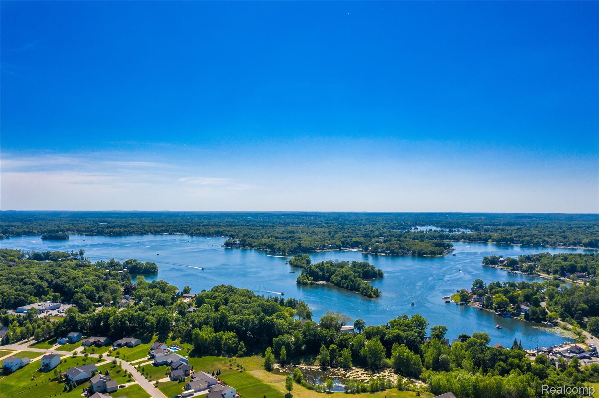 3517 Ormond Road White Lake, MI 48383 - Photo 6 of 52 Exteriors 14.jpg