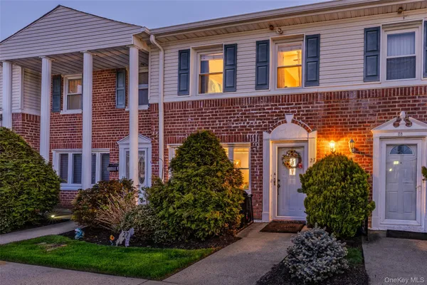 $619,000 | 3530 Long Beach Road, Unit 27, Oceanside, NY 11572