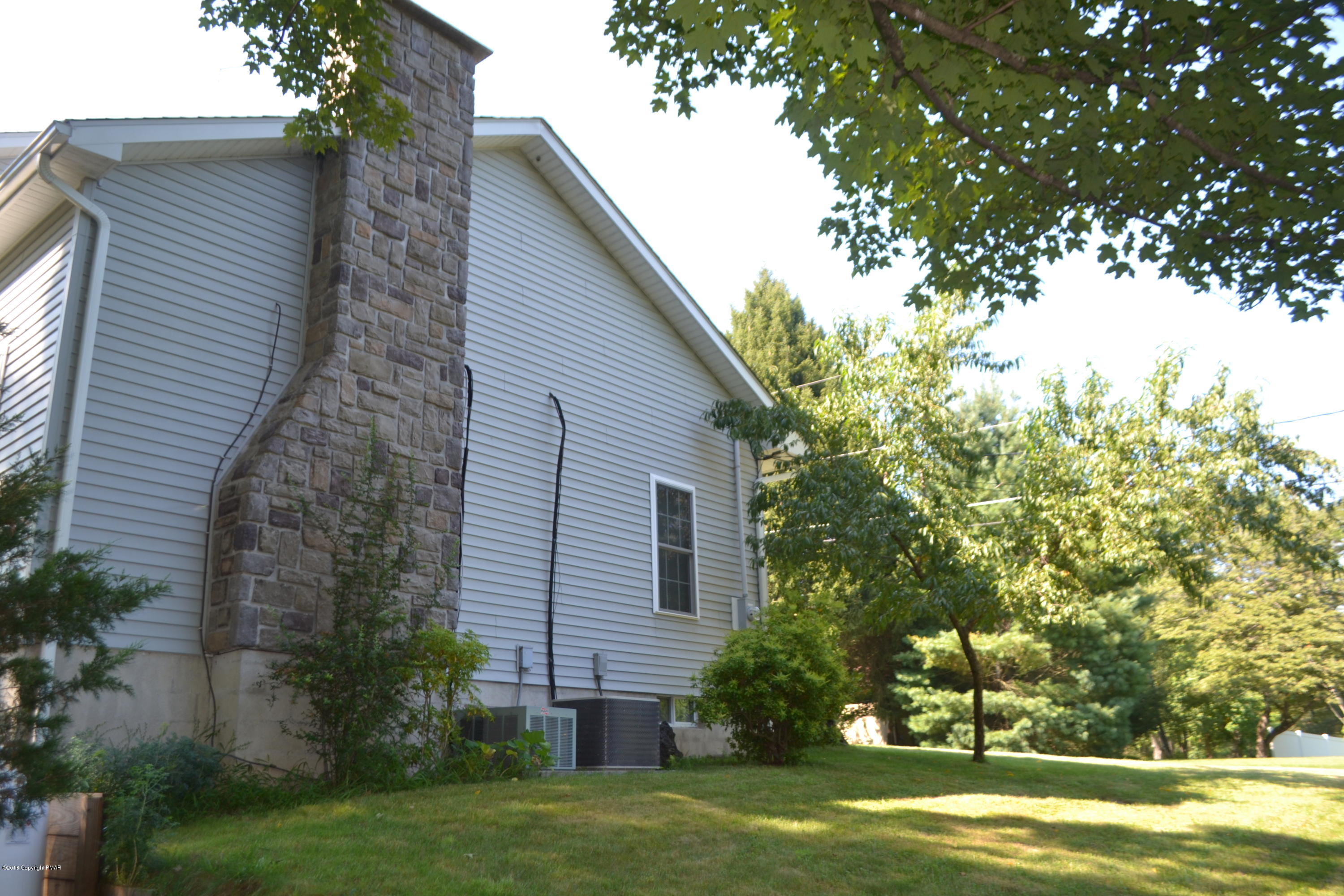 302 Norton Road Stroudsburg, PA 18360 - Photo 19 of 73 Side View