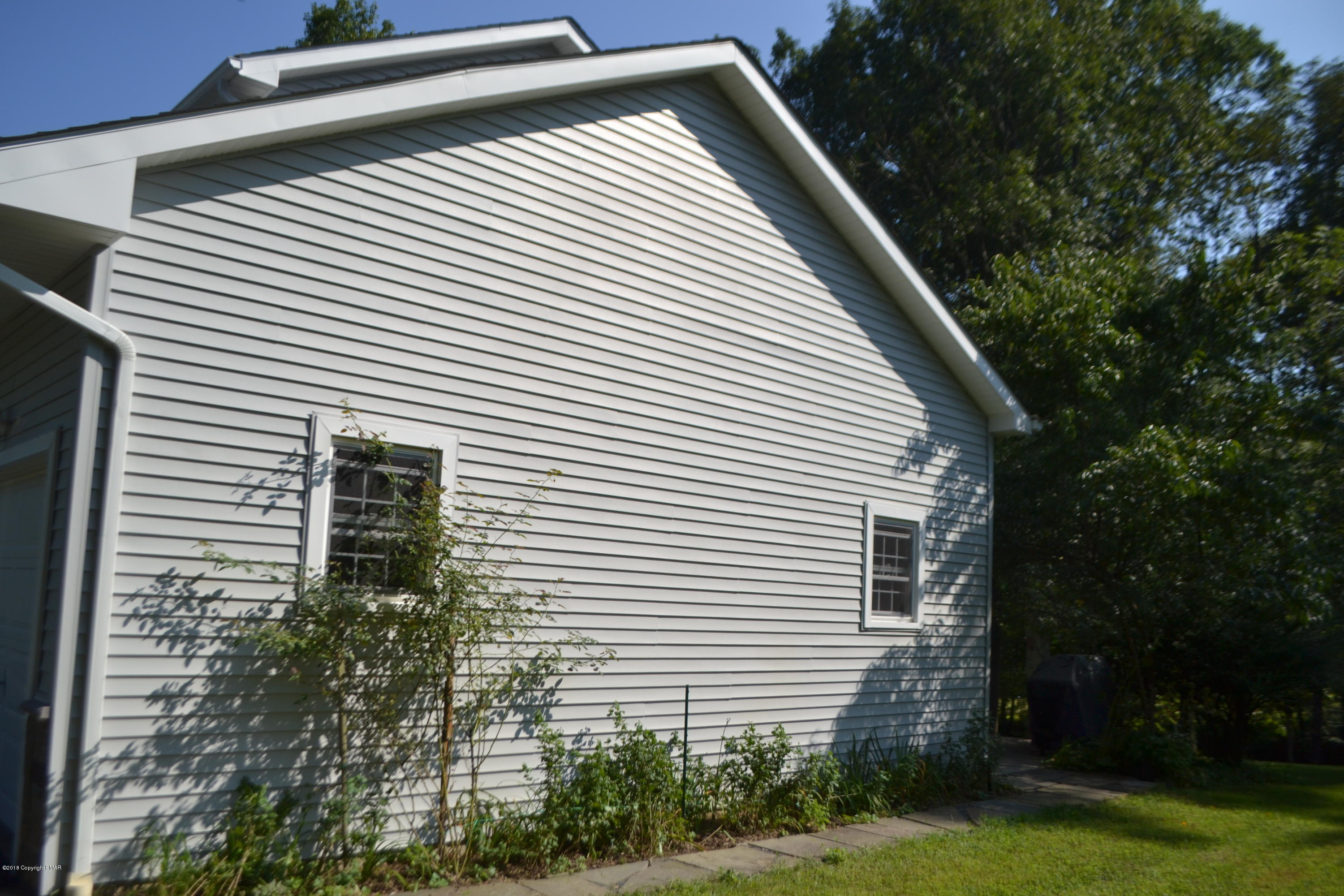 302 Norton Road Stroudsburg, PA 18360 - Photo 27 of 73 Side View