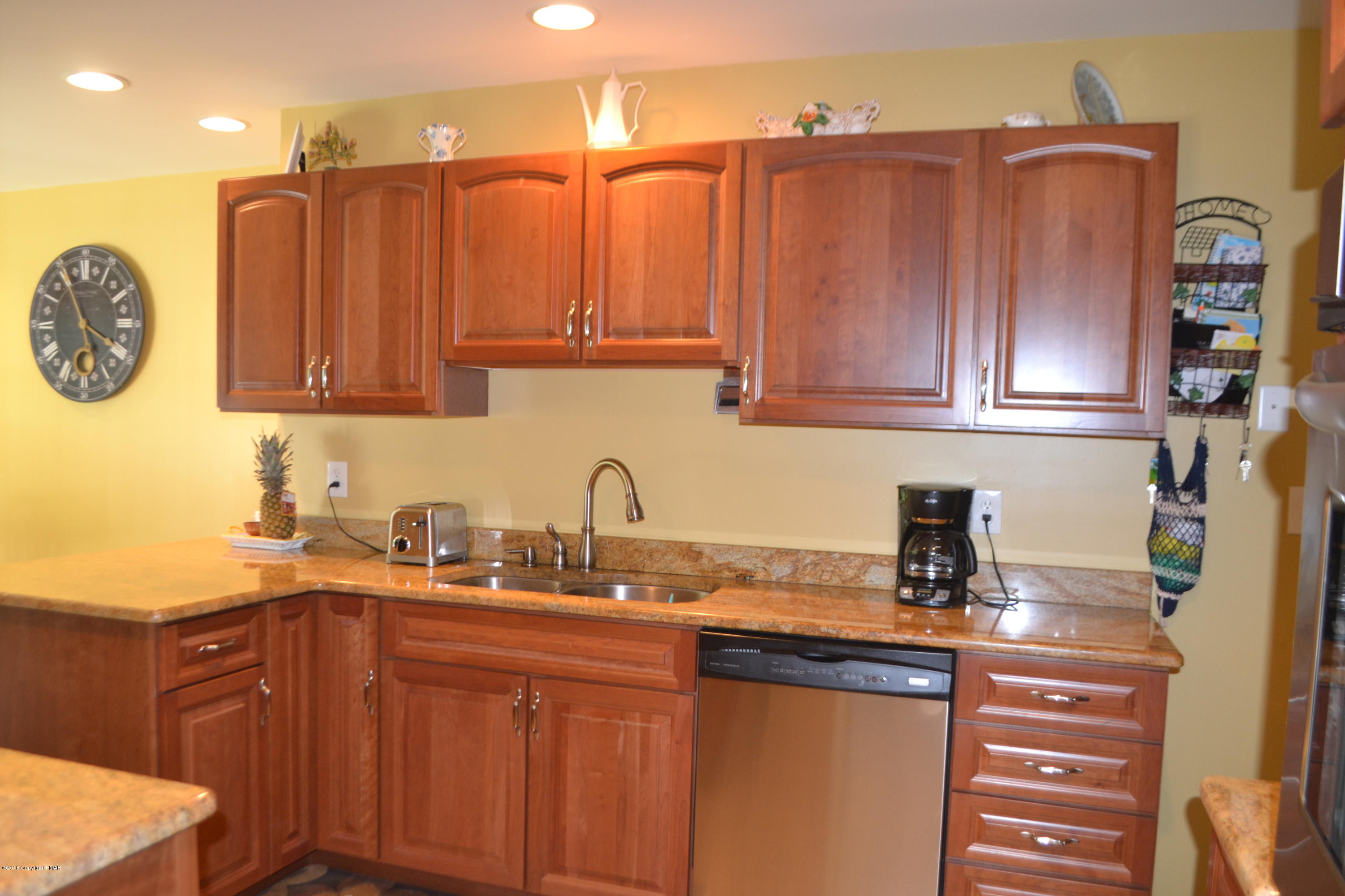 302 Norton Road Stroudsburg, PA 18360 - Photo 33 of 73 Kitchen