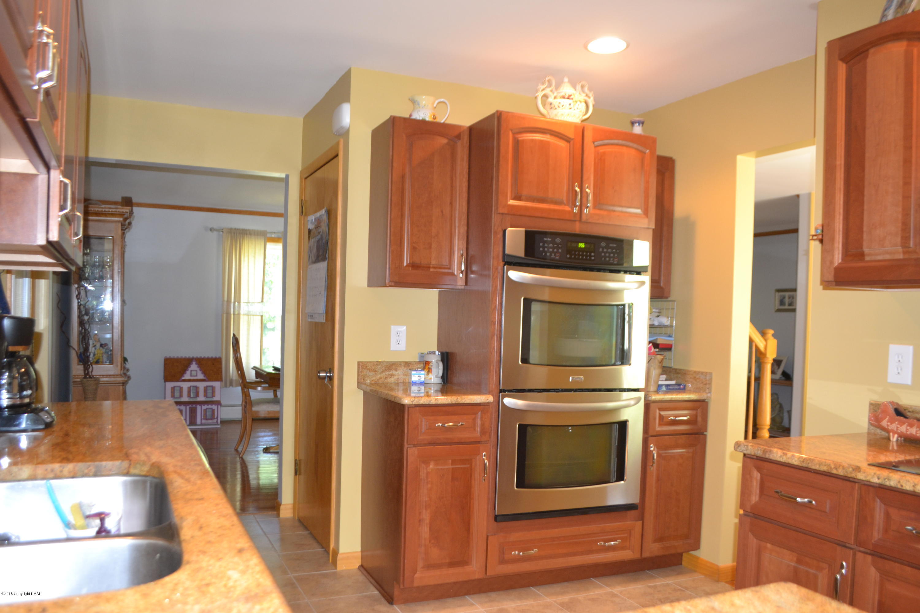 302 Norton Road Stroudsburg, PA 18360 - Photo 34 of 73 Kitchen