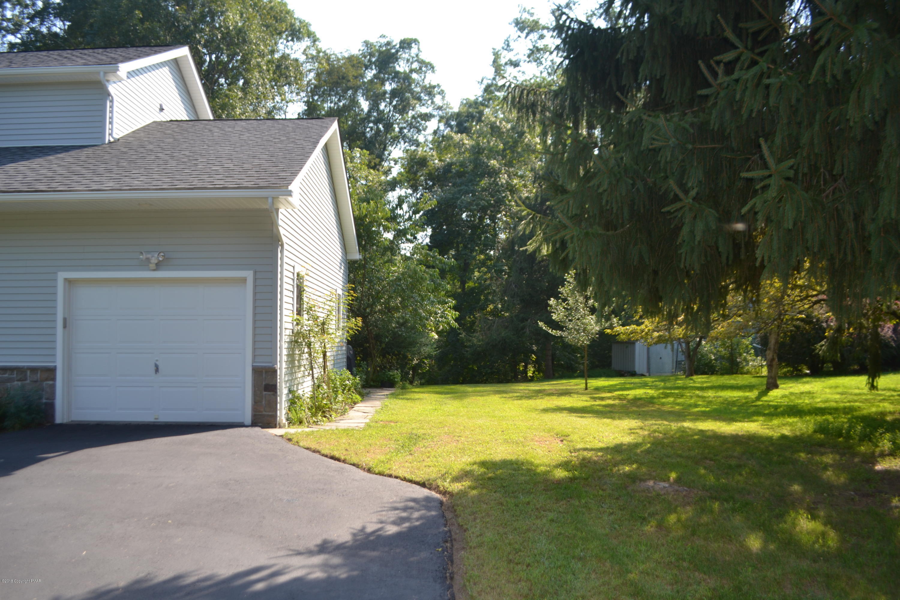 302 Norton Road Stroudsburg, PA 18360 - Photo 5 of 73 Garage