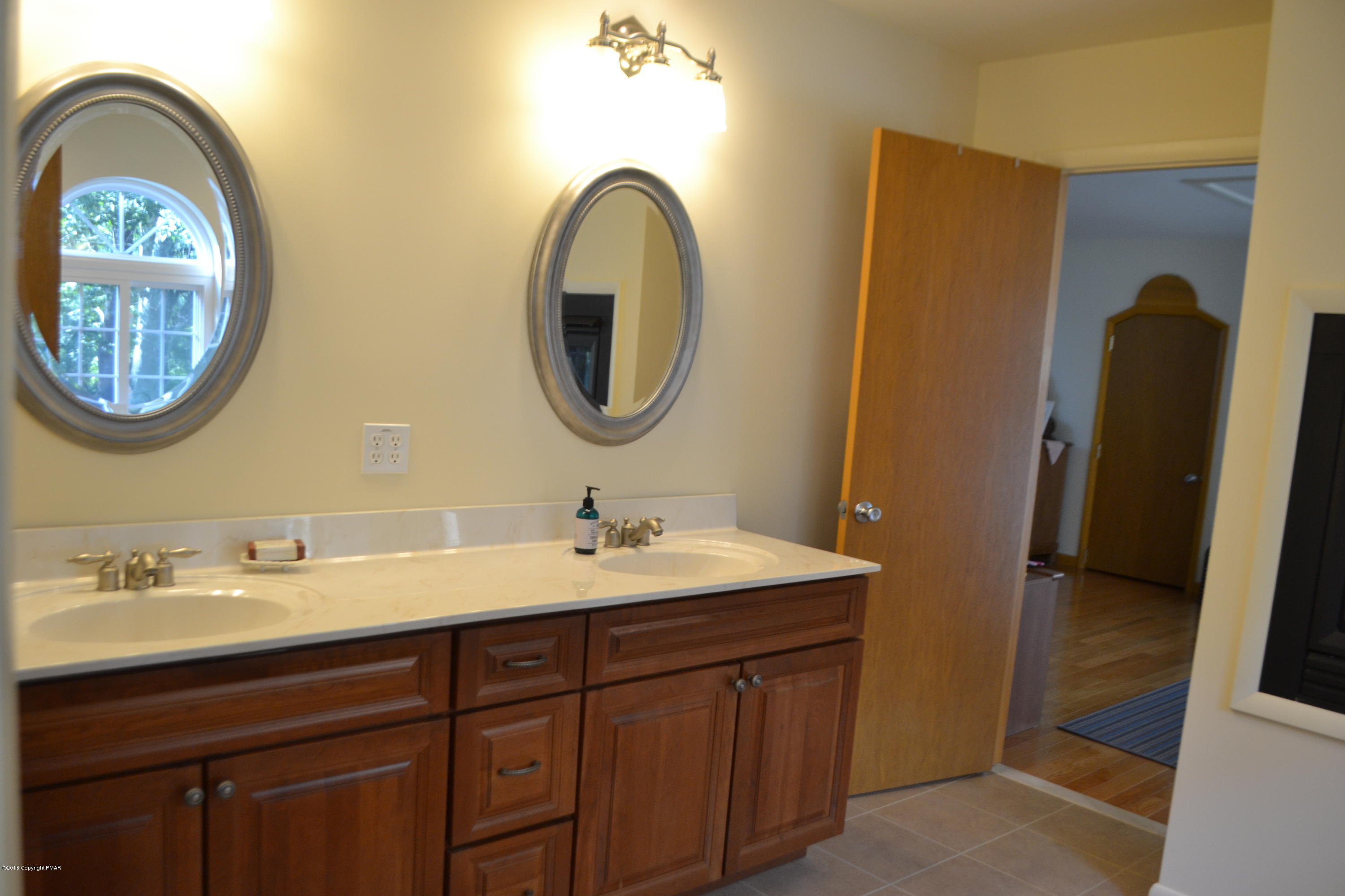 302 Norton Road Stroudsburg, PA 18360 - Photo 59 of 73 Master Bath