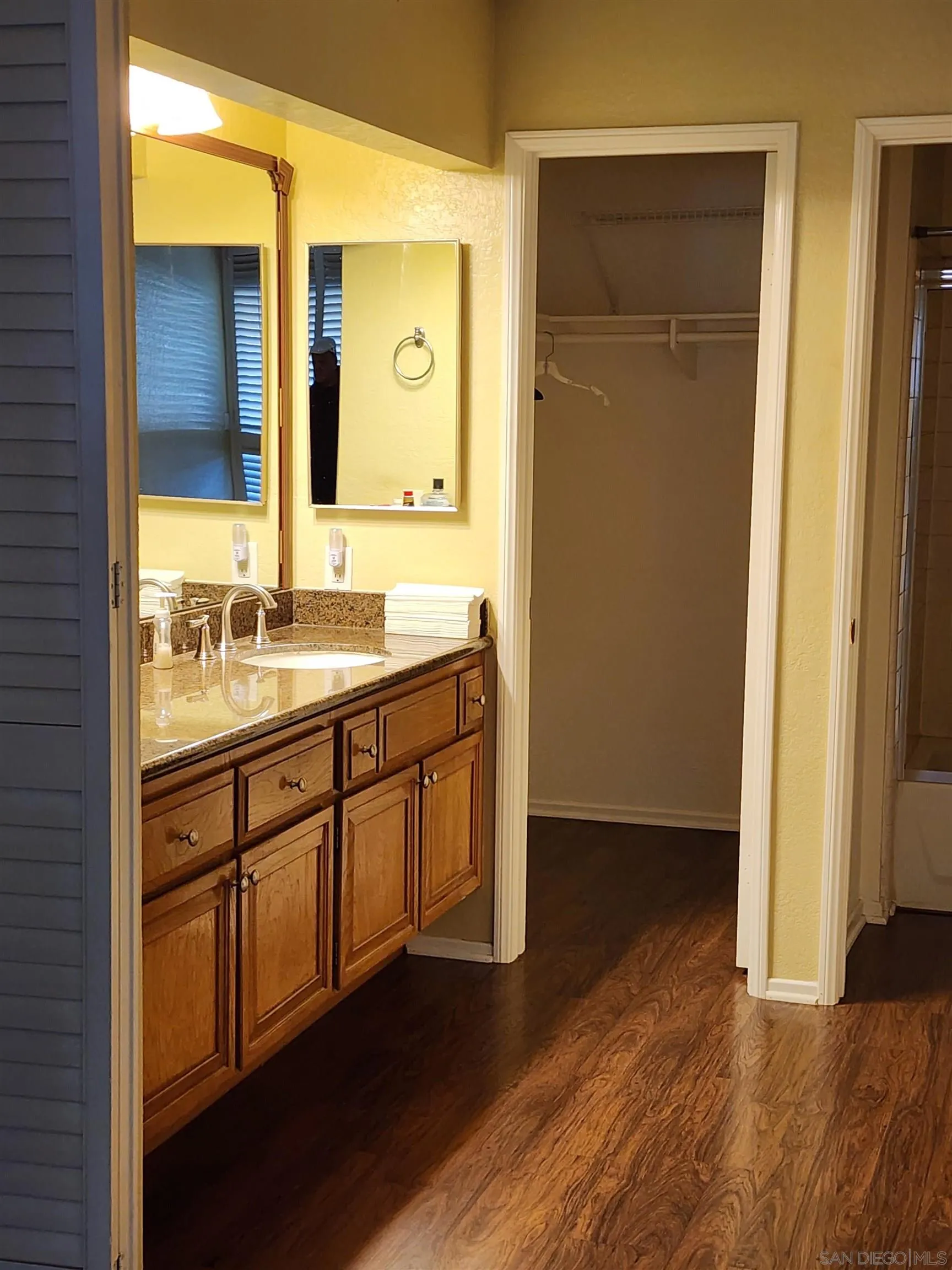 5705 Friars Road, Unit 22 San Diego, CA 92110 - Photo 11 of 38 a bathroom with a sink and a mirror