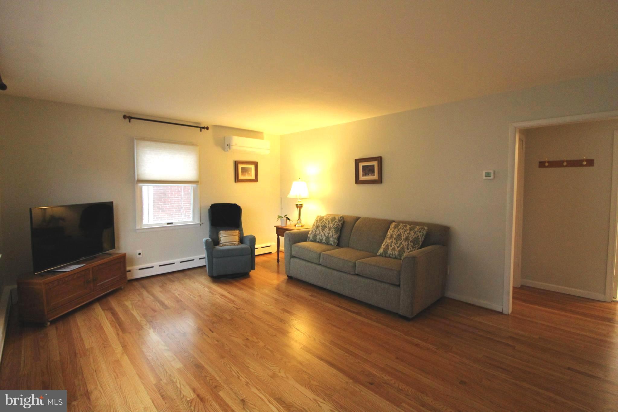 117 Murphy Road Wilmington, DE 19803 - Photo 2 of 18 Large Living Room