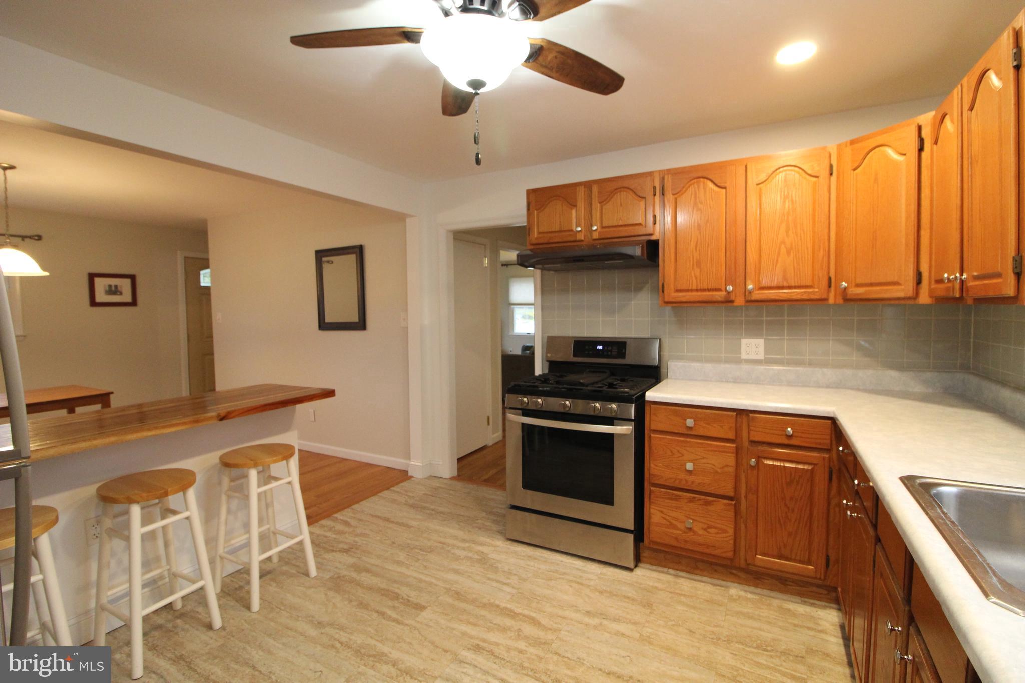 117 Murphy Road Wilmington, DE 19803 - Photo 6 of 18 Great Kitchen with Breakfast Bar Island