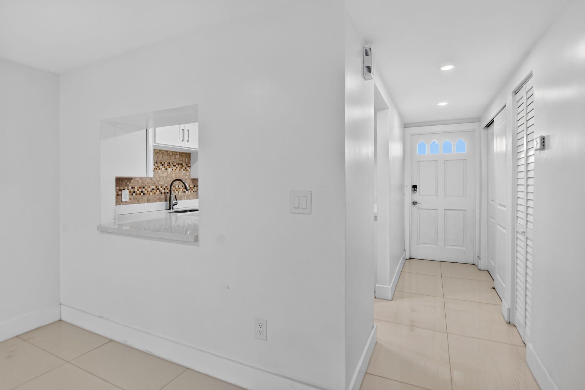10110 Boca Entrada Boulevard, Unit 305 Boca Raton, FL 33428 - Photo 5 of 33 5-web-or-mls-DSC_2244