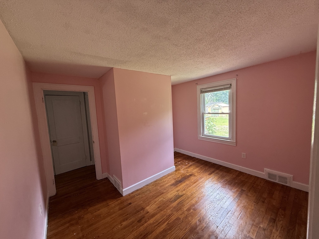 76 Nelson Circle West Springfield, MA 01089 - Photo 12 of 19
