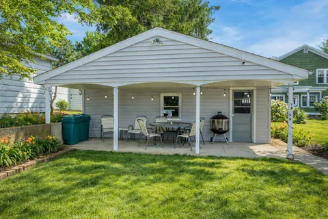 $995,000 | 812 Van Slyke Drive, Fontana, WI 53125