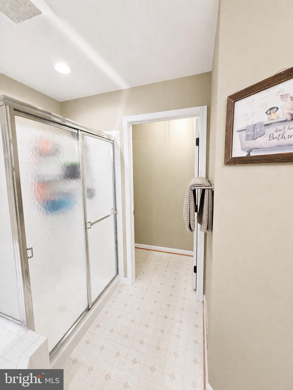 2033 Burnside Drive Frederick, MD 21702 - Photo 26 of 62 Primary Full Bathroom