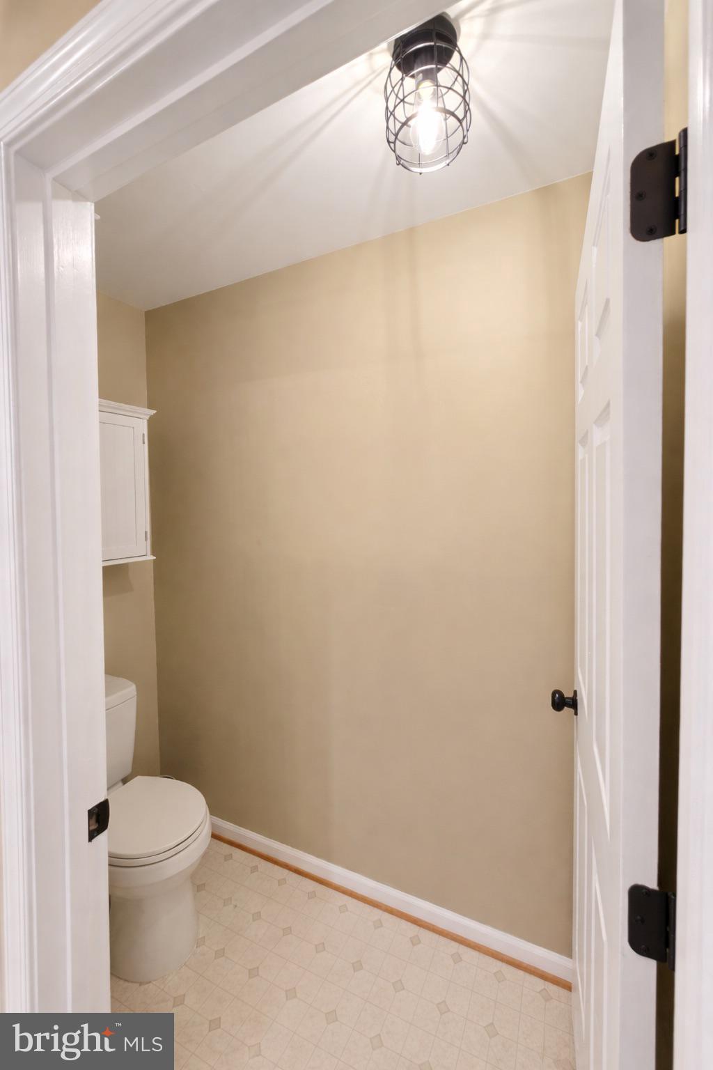 2033 Burnside Drive Frederick, MD 21702 - Photo 27 of 62 Primary Full Bathroom