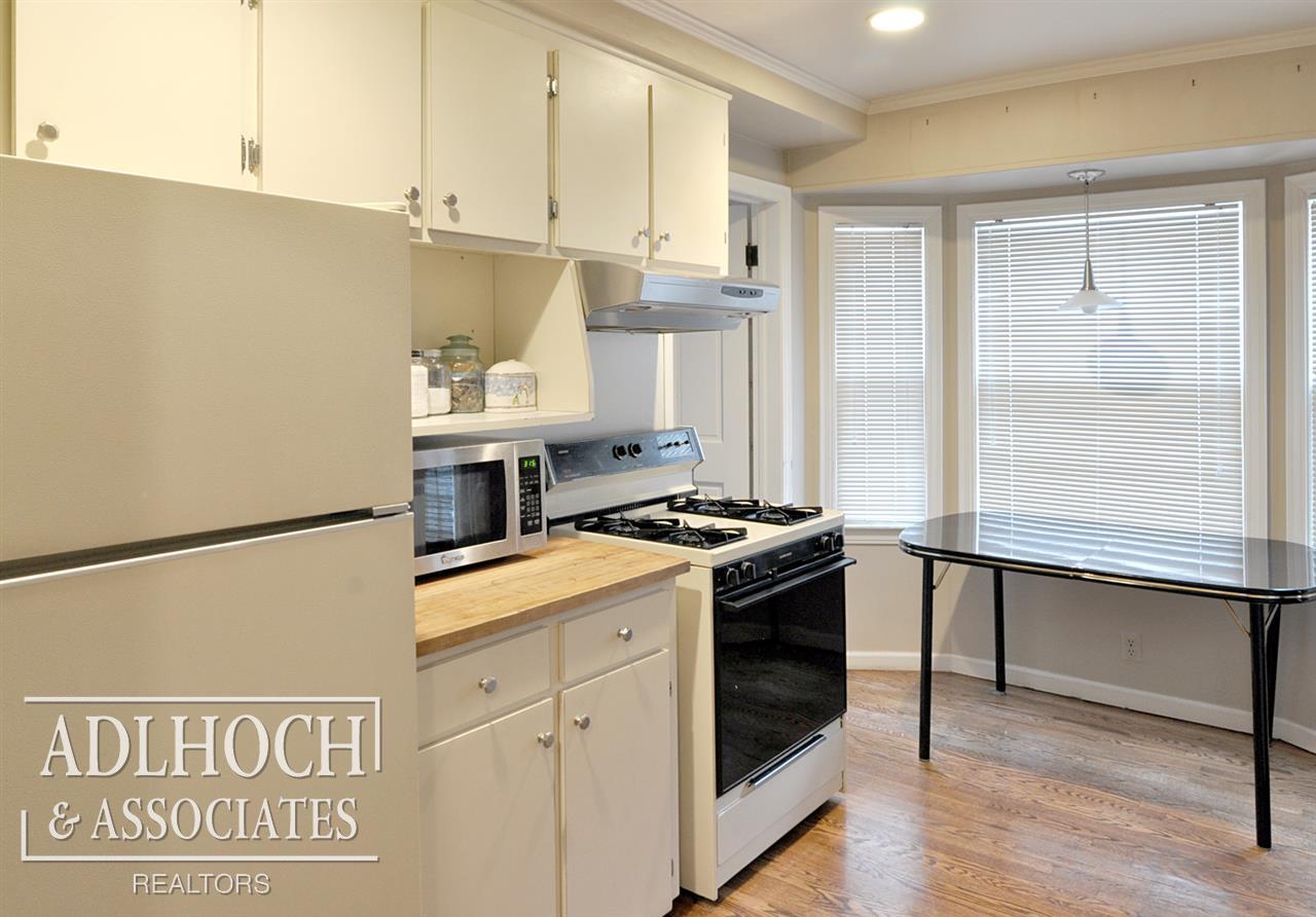 379 Ridgemont Road Grosse Pointe, MI 48236 - Photo 5 of 16 31342001-4.JPG