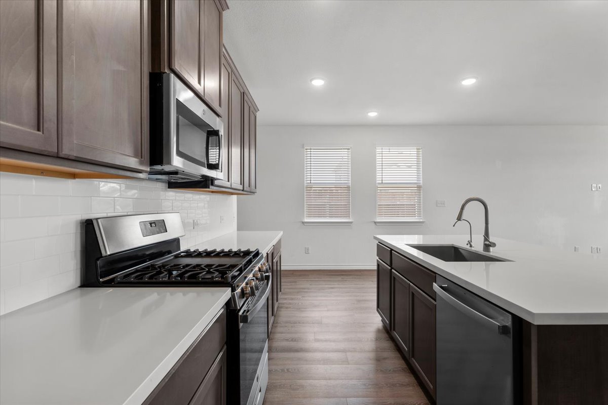 500 Stinchcomb Road Hutto, TX 78634 - Photo 17 of 37 A well-appointed culinary space featuring ample counter surfaces and modern stainless steel appliances.