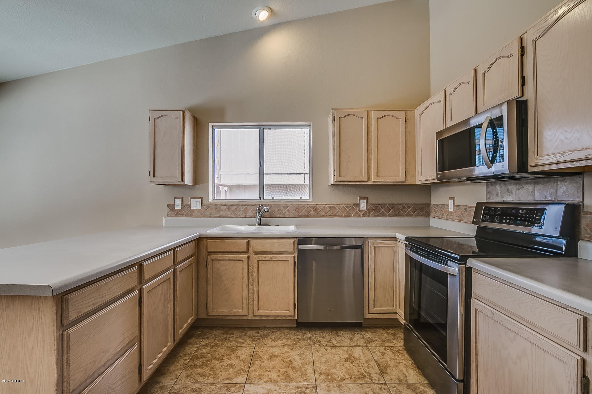 9435 East Flanders Road Mesa, AZ 85207 - Photo 7 of 16 Flanders-16