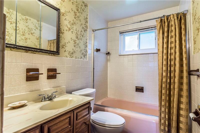323 West Bruceton Road Pittsburgh, PA 15236 - Photo 11 of 20 Gallery Image 11