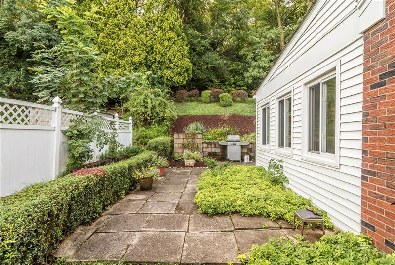 323 West Bruceton Road Pittsburgh, PA 15236 - Photo 15 of 20 Gallery Image 15