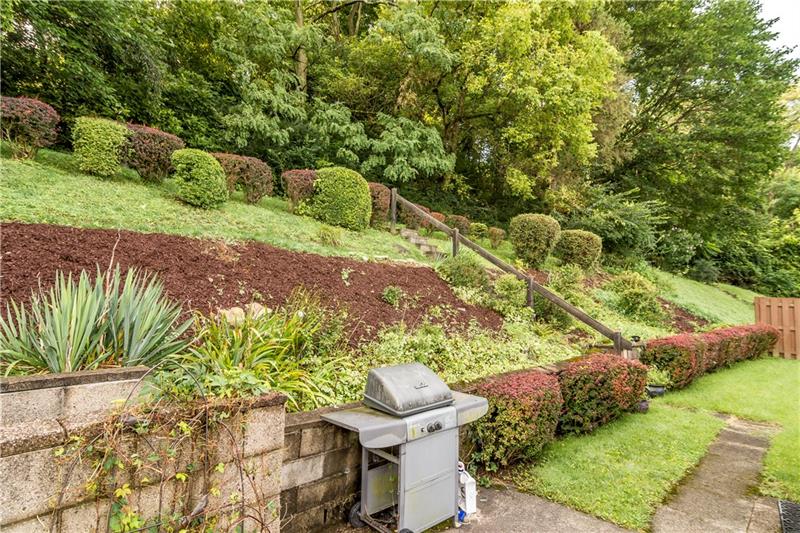 323 West Bruceton Road Pittsburgh, PA 15236 - Photo 18 of 20 Gallery Image 18