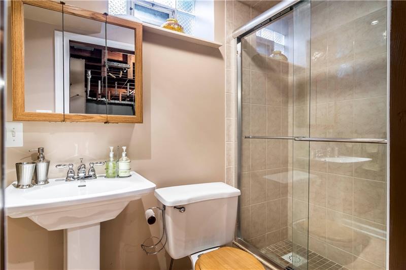 323 West Bruceton Road Pittsburgh, PA 15236 - Photo 10 of 20 Gallery Image 10