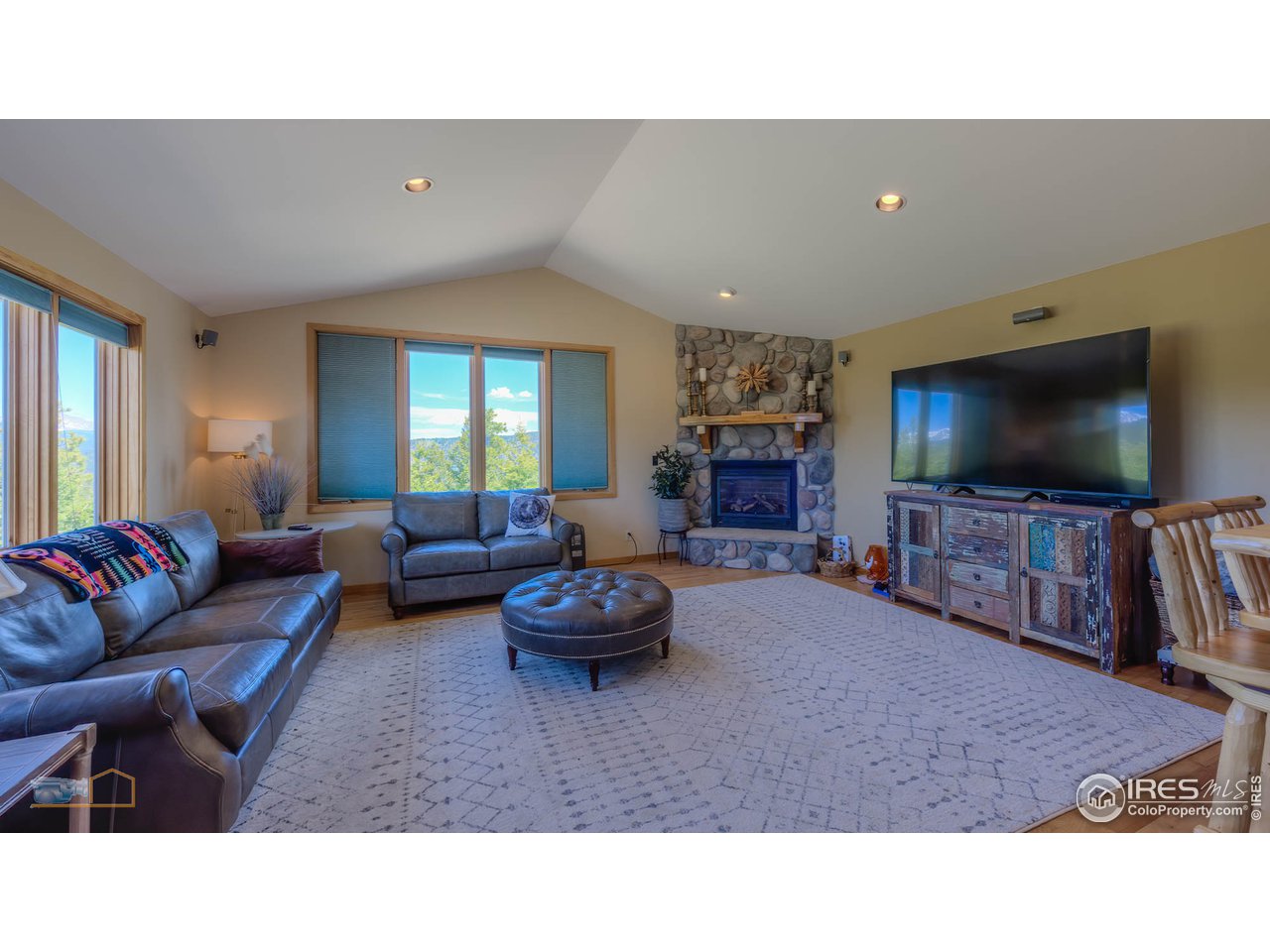 10001 Gold Hill Road Boulder, CO 80302 - Photo 8 of 40 Living room