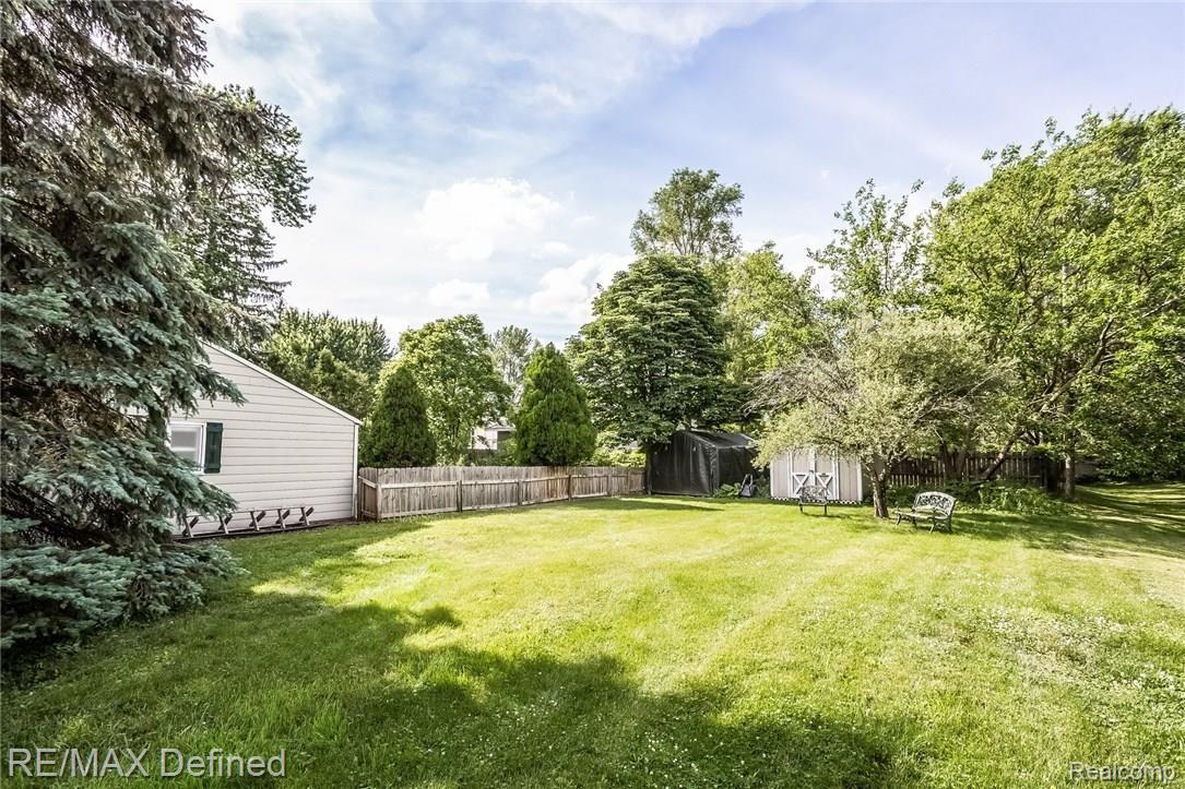 3137 Hickory Lawn Road Rochester, MI 48307 - Photo 33 of 49 042-Exterior-4376115-medium.jpg