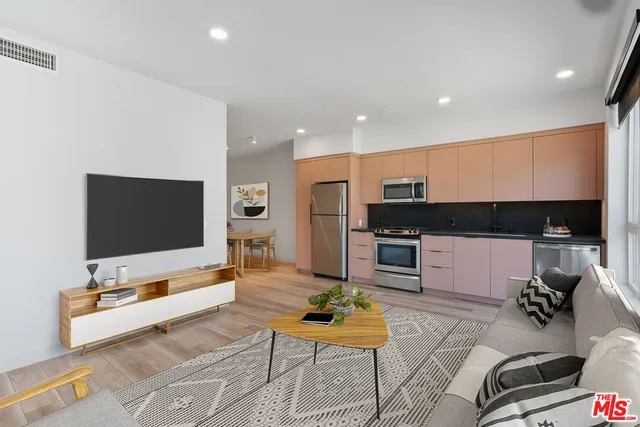 $4,350 | 10601 Washington Boulevard, Unit 309, Culver City, CA 90232