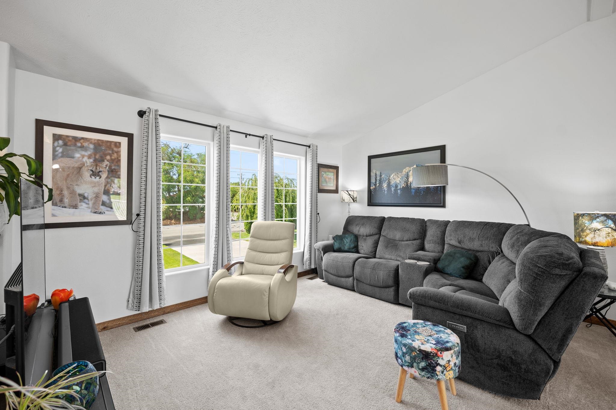 207 South Henry Road Greenacres, WA 99016 - Photo 4 of 50 Gallery Image 4
