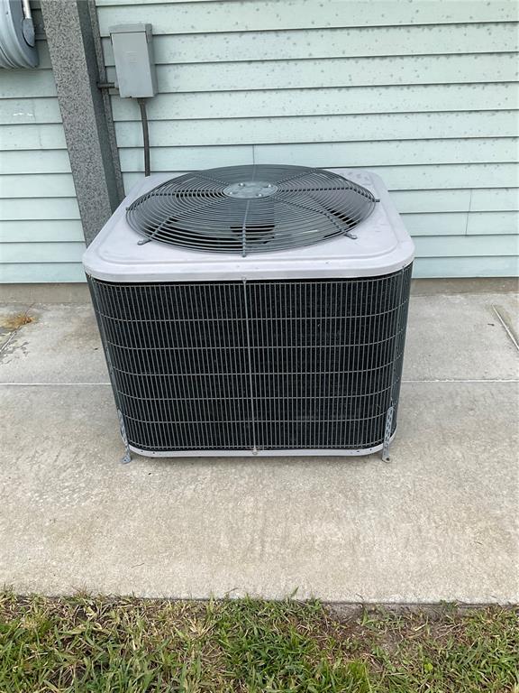 2438 Southeast 32nd Street Okeechobee, FL 34974 - Photo 31 of 42 a bathroom with a sink