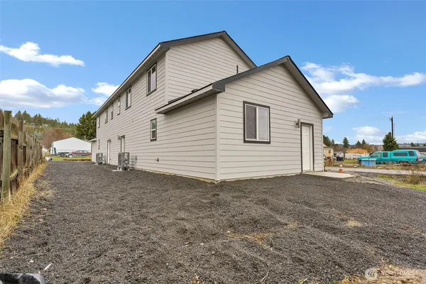 a view of a house with a backyard