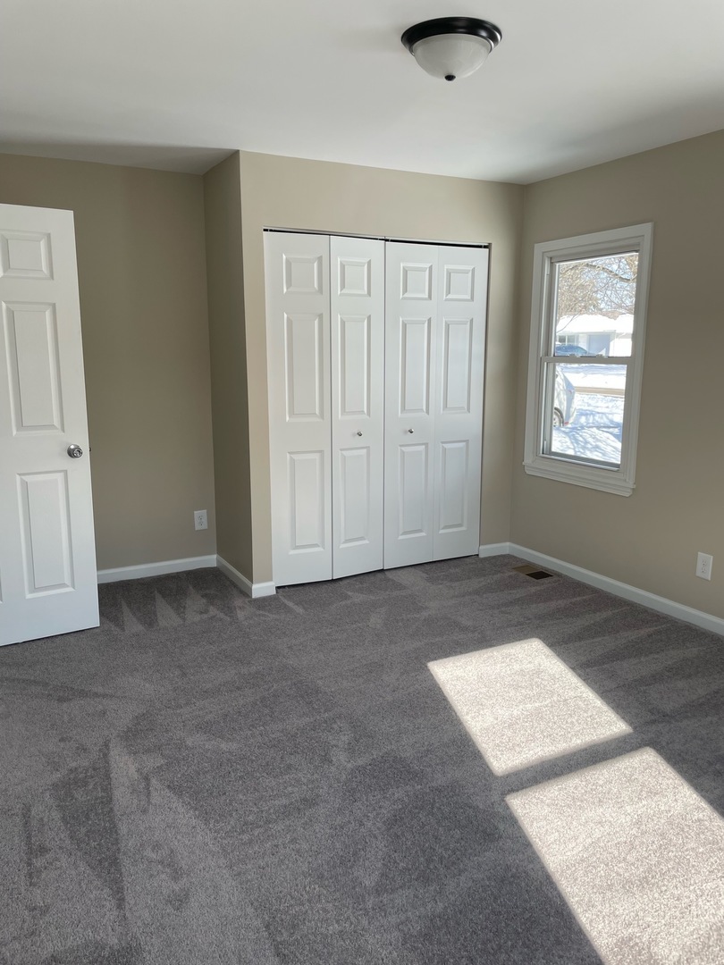 1109 Westminster Road Joliet, IL 60435 - Photo 19 of 20 an empty room with windows