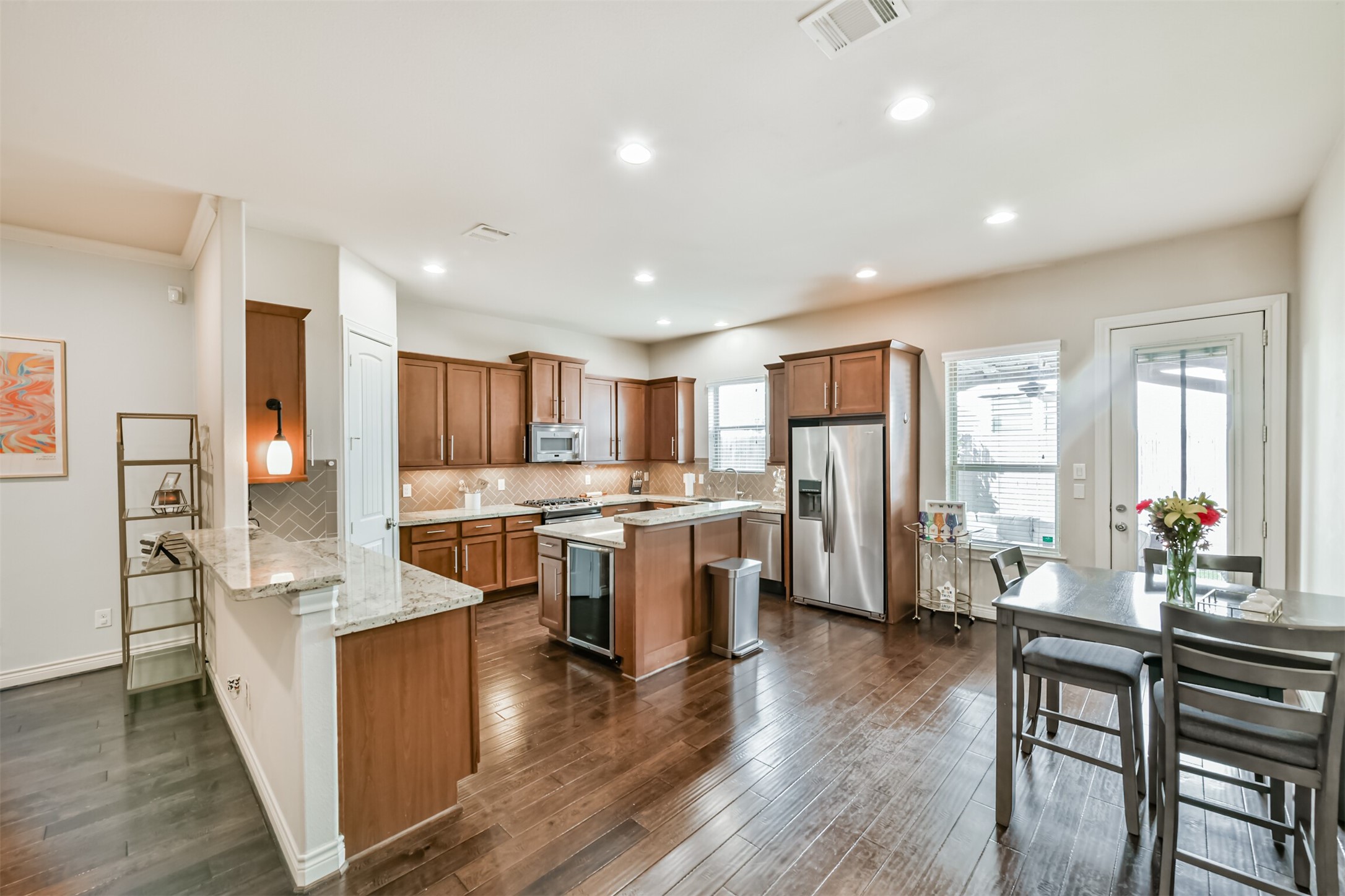 1321 Laird Street Houston, TX 77008 - Photo 6 of 25 Perfect for entertaining, the kitchen provides, counter/bar seating as well a breakfast area overlookinmg the backyard space.