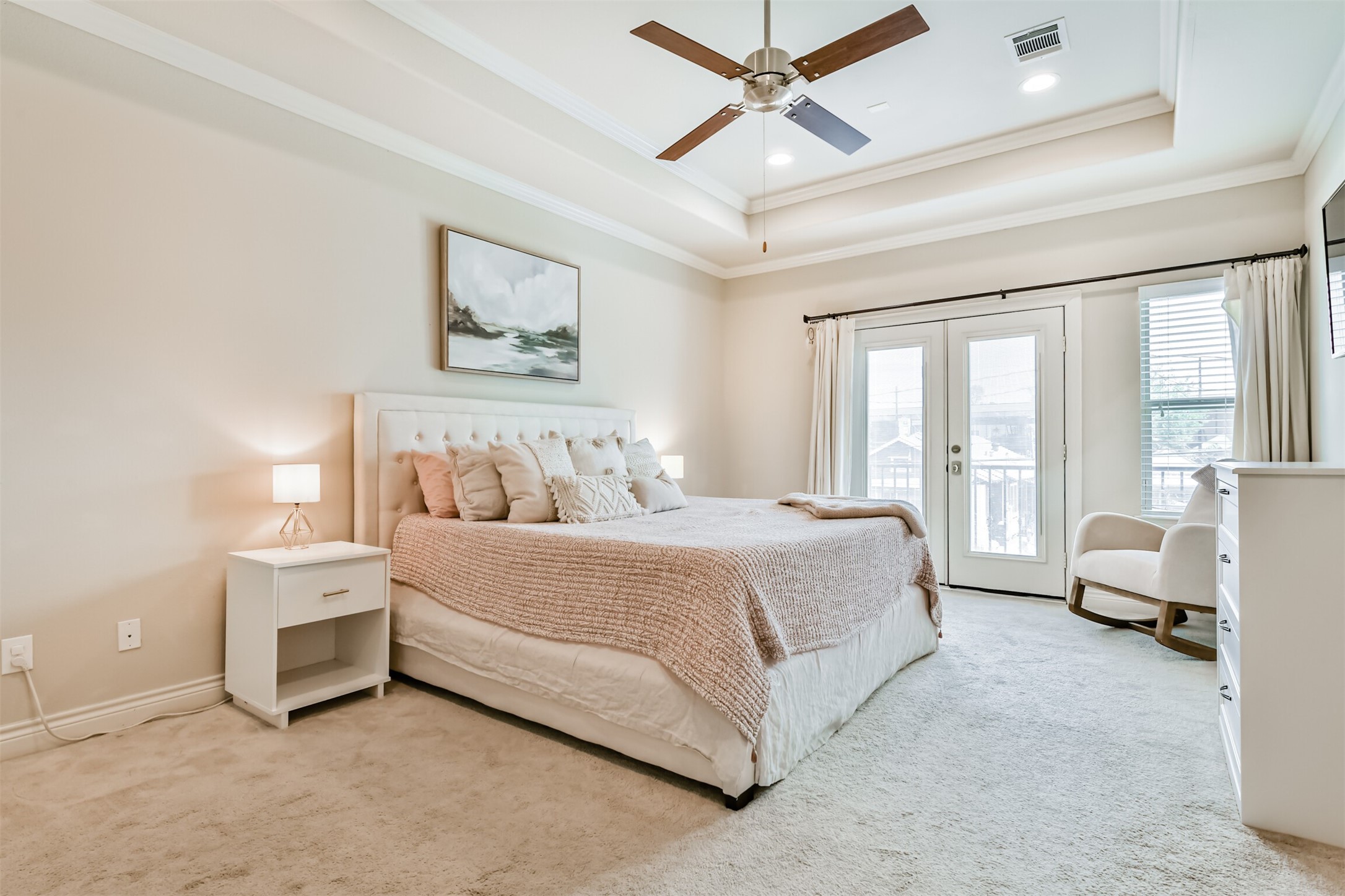 1321 Laird Street Houston, TX 77008 - Photo 9 of 25 Oversized primary suite with soaring coffered ceiling, and private balcony.