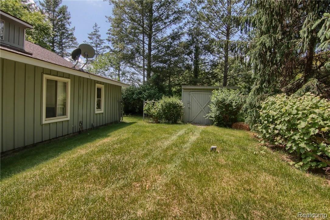 4448 Pleasant Valley Road Brighton, MI 48114 - Photo 31 of 32 Backyard.jpg