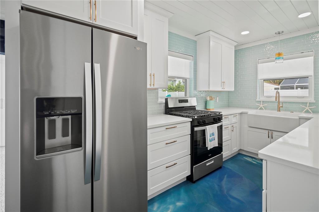 208 84th Street Holmes Beach, FL 34217 - Photo 11 of 44