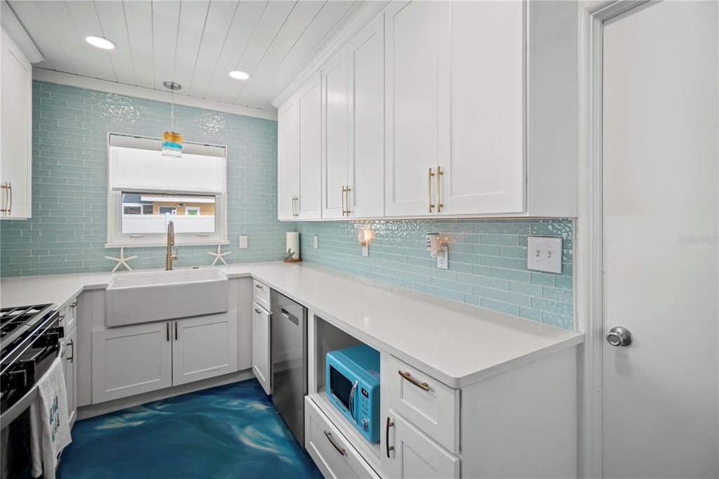 208 84th Street Holmes Beach, FL 34217 - Photo 8 of 44