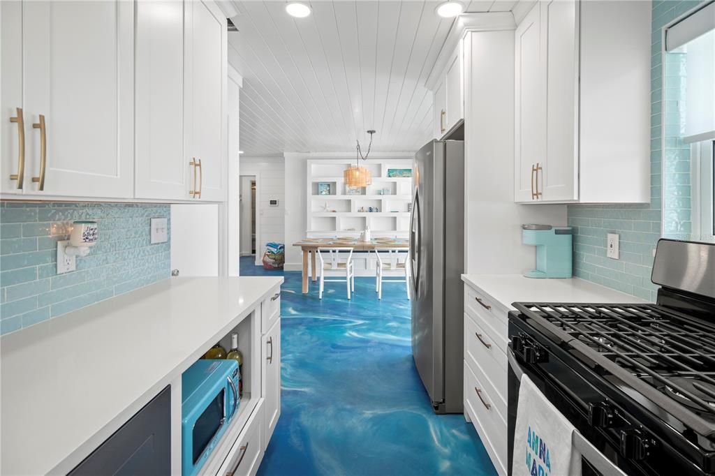 208 84th Street Holmes Beach, FL 34217 - Photo 9 of 44