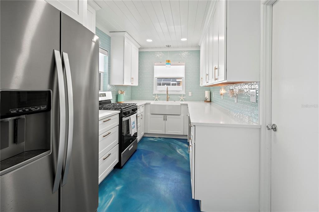 208 84th Street Holmes Beach, FL 34217 - Photo 10 of 44