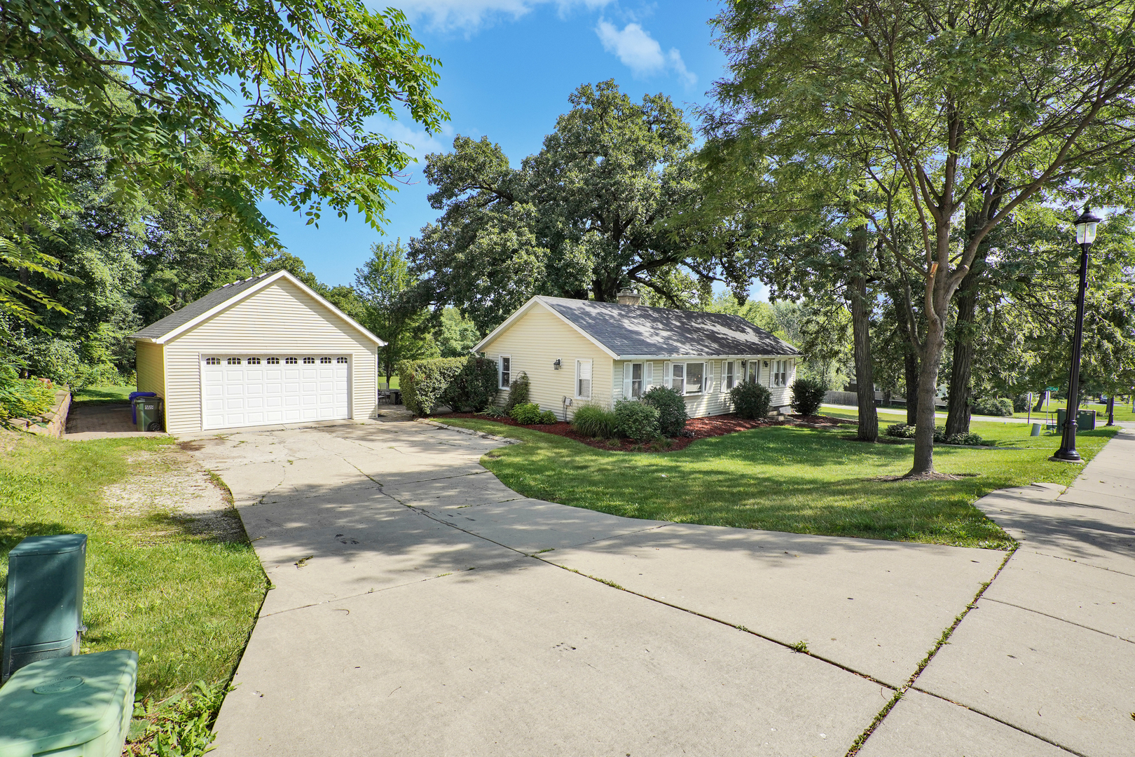 606 St Charles Road Glen Ellyn, IL 60137 - Photo 4 of 28 a house view with a outdoor space
