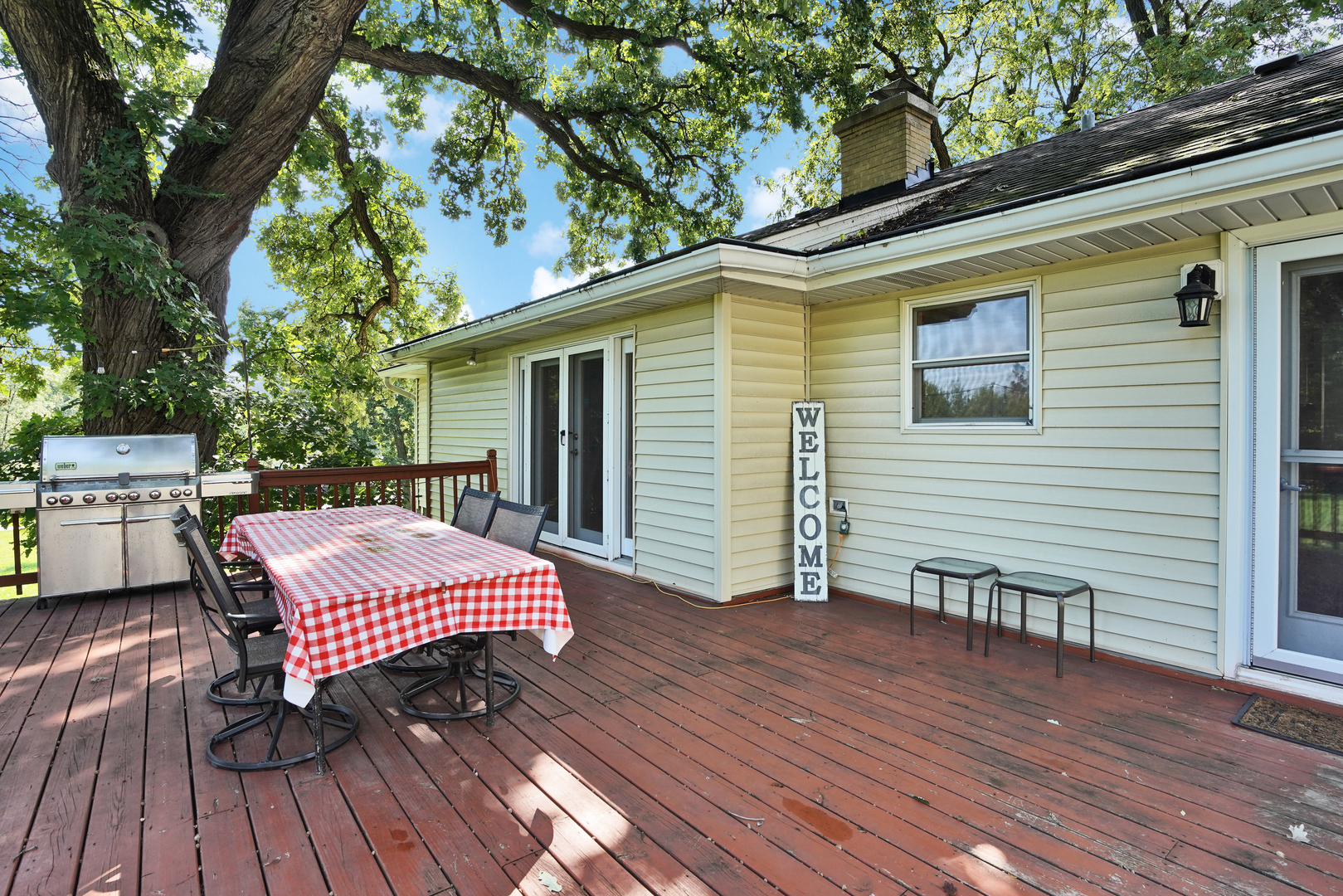 606 St Charles Road Glen Ellyn, IL 60137 - Photo 7 of 28 a view of a backyard with a deck