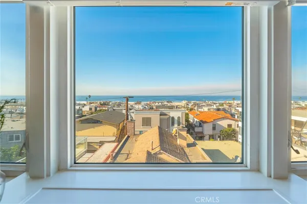 a view of sky view