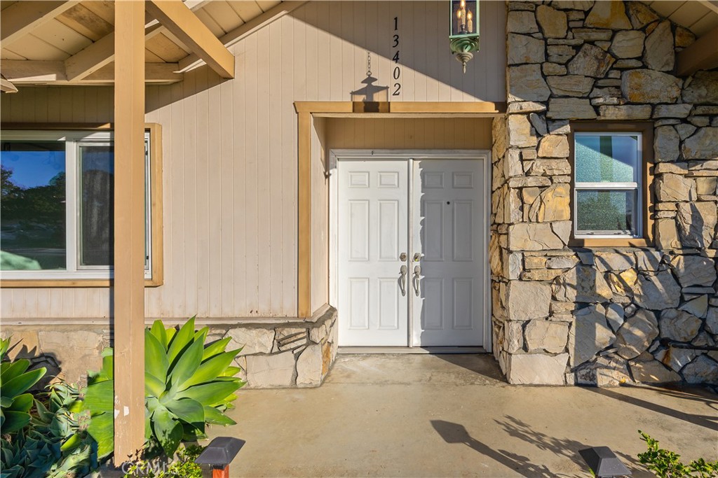 13402 Winthrope Street North Tustin, CA 92705 - Photo 4 of 34 a view of a garage of the house