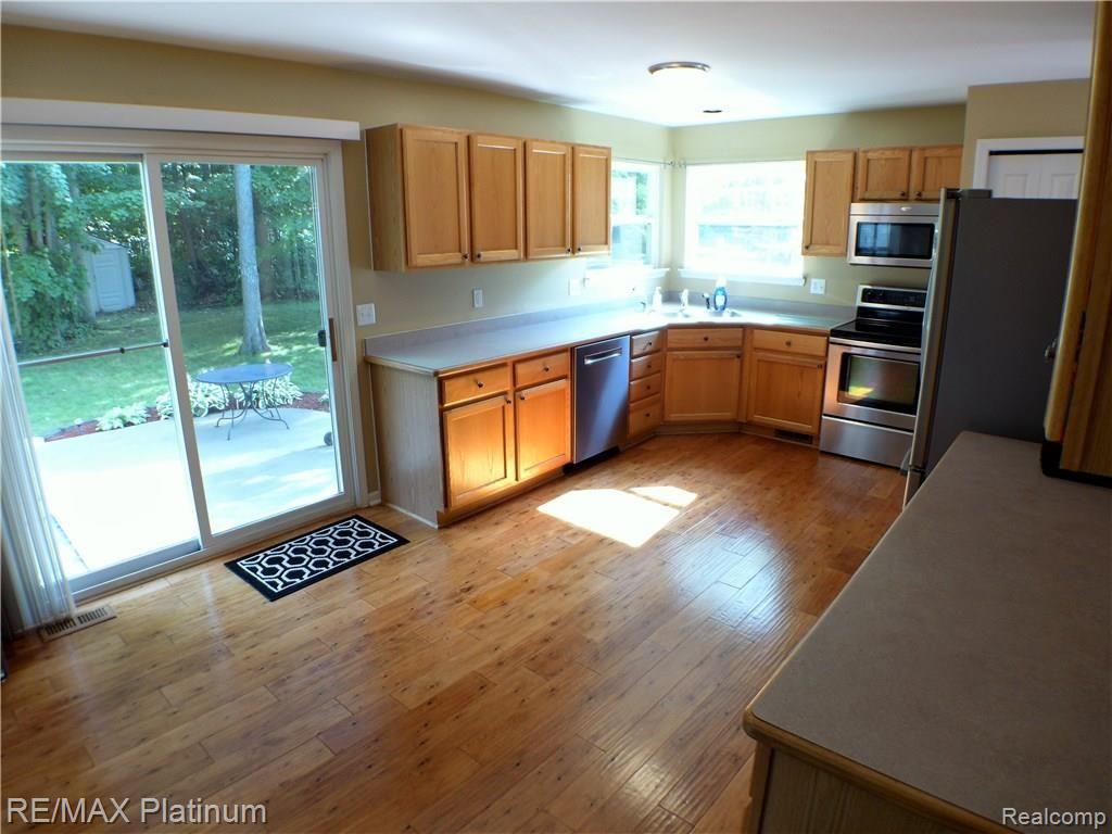 1492 Remsing Street Hartland, MI 48353 - Photo 12 of 43 P1060513.JPG